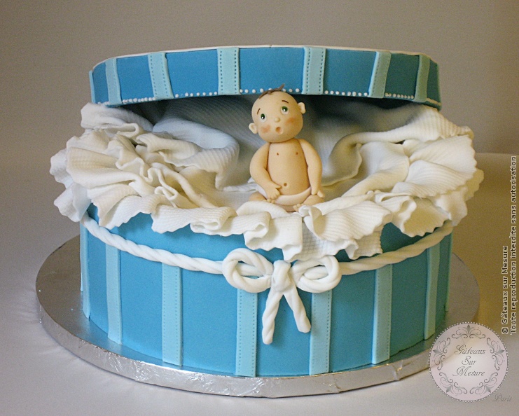 Gâteau bébé dans la boîte