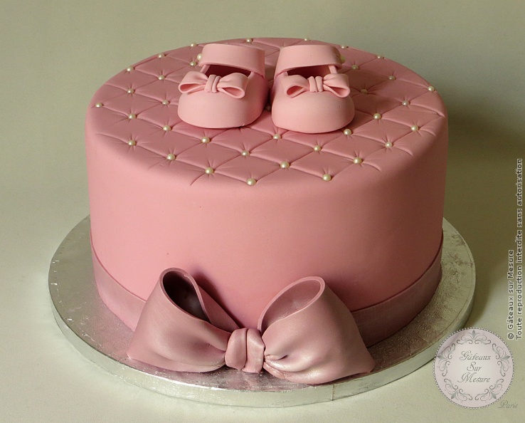 Cake Design - Gâteau de baptême - Gâteaux sur Mesure Paris Cake Design - Gâteau de baptême - Gâteaux sur Mesure Paris - atelier pâte à sucre, cake design, cake design Paris, chaussons bébé, ecole cake design, formation, formation cake design, formation professionnelle, France, gateau design, gateau original, gateau pate a sucre, gateau personnalisé, gateau rigolo, gateau sur commande, gateau sur mesure, gateaux spectaculaires, noeud, Paris, pate a sucre, patisseries decoratives, торты на заказ в Париже