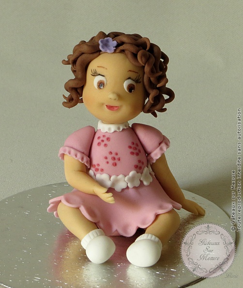 Cake Design - Poupée - Gâteaux sur Mesure Paris - atelier pâte à sucre, cake design, cake design Paris, ecole cake design, figurine, fille, formation, formation cake design, formation professionnelle, France, gateau design, gateau original, gateau pate a sucre, gateau personnalisé, gateau sur commande, gateau sur mesure, gateaux spectaculaires, modelage, Paris, patisseries decoratives, poupée, торты на заказ в Париже