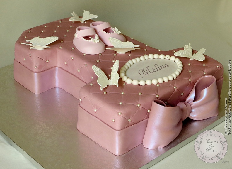 Cake Design - Gâteau premier anniversaire - Gâteaux sur Mesure Paris Cake Design - Gâteau premier anniversaire - Gâteaux sur Mesure Paris - 1 an, anniversaire, atelier pâte à sucre, cake design, cake design Paris, chaussons bébé, ecole cake design, formation, formation cake design, formation professionnelle, France, gateau 3D, gateau au chocolat, gateau chiffre, gateau design, gateau original, gateau pate a sucre, gateau personnalisé, gateau sur commande, gateau sur mesure, gateaux spectaculaires, impression alimentaire, noeud, papillons, Paris, patisseries decoratives