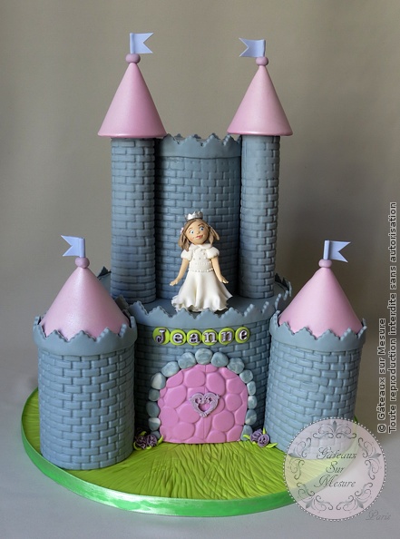 Cake Design - Château de princesse pour un baptême - Gâteaux sur Mesure Paris - atelier pâte à sucre, baptême, cake design, cake design Paris, chateau, ecole cake design, formation, formation cake design, formation professionnelle, France, gateau 3D, gateau design, gateau original, gateau pate a sucre, gateau personnalisé, gateau sur commande, gateau sur mesure, gateaux spectaculaires, Paris, patisseries decoratives, princesse