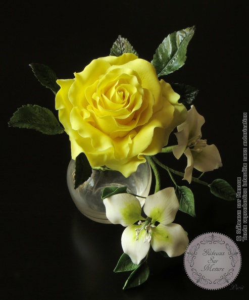 Cake Design - Rose jaune - Gâteaux sur Mesure Paris - atelier pâte à sucre, cake design, cake design Paris, ecole cake design, fleurs en branche, fleurs en sucre, formation, formation cake design, formation professionnelle, France, gateau design, gateau original, gateau pate a sucre, gateau personnalisé, gateau sur commande, gateau sur mesure, gateaux spectaculaires, Paris, patisseries decoratives, rose, rose en sucre