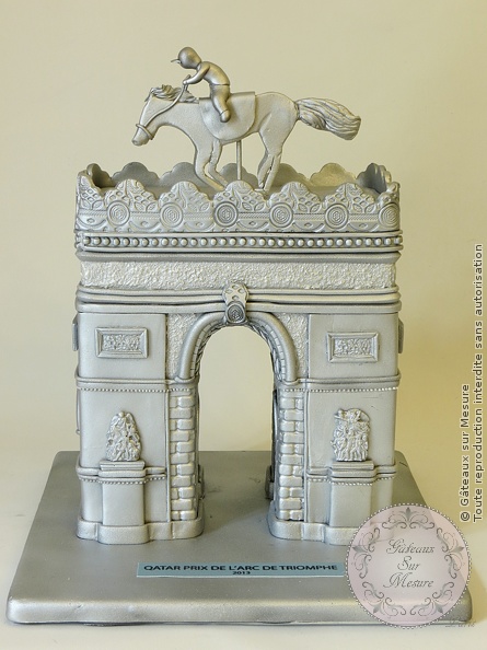 Cake Design - Qatar Prix de l'Arc de Triomphe - Gâteaux sur Mesure Paris - arc de triomphe, cake design, cake design Paris, cheval, ecole cake design, formation cake design, formation professionnelle, France, gateaux spectaculaires, monument, Paris, patisseries decoratives, piece en sucre