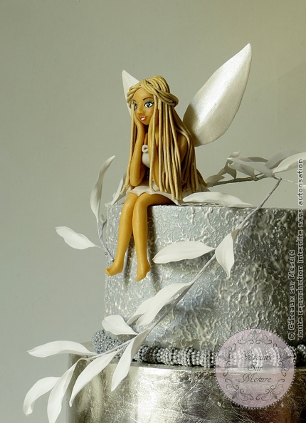 Cake Design - Pièce montée féérique argent - Gâteaux sur Mesure Paris - argent, cake design, cake design Paris, chocolat plastique, ecole cake design, efluent mums, fée, foret enchantée, formation cake design, formation professionnelle, France, gateau design, gateau pate a sucre, gateau personnalisé, gateau sur commande, gateau sur mesure, gateaux spectaculaires, mariage, modelage, Paris, patisseries decoratives, pièce montée, silver, wedding cake