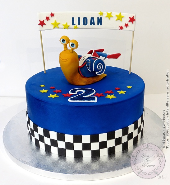 Cake Design - Gâteau Turbo l'Escargot - Gâteaux sur Mesure Paris - 2 ans, cake design, cake design Paris, ecole cake design, enfant, escargot, formation cake design, formation professionnelle, France, gateau d'anniversaire, gateau design, gateau original, gateau pate a sucre, gateau personnalisé, gateau rigolo, gateau sur mesure, gateaux spectaculaires, modelage, Paris, patisseries decoratives, turbo