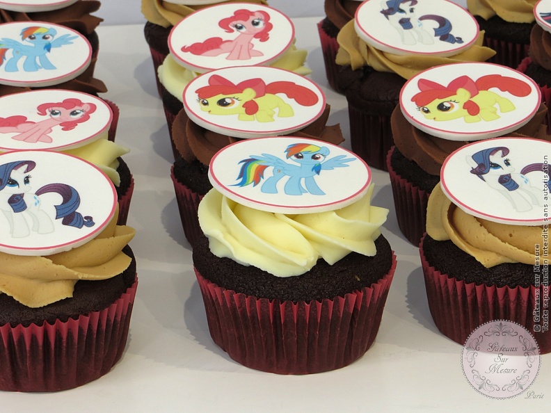 Cake Design - Cupcakes My Little Pony - Gâteaux sur Mesure Paris - cake design, cake design Paris, cupcakes, ecole cake design, formation cake design, formation professionnelle, France, gateaux spectaculaires, impression alimentaire, my little pony, Paris, patisseries decoratives