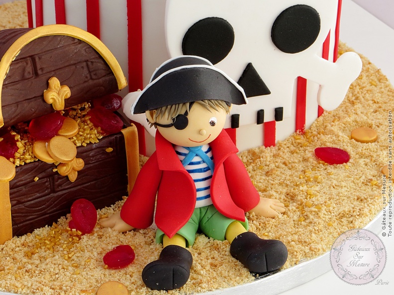 Cake Design - Gâteau Pirates - Gâteaux sur Mesure Paris - cake design, cake design Paris, coffre aux trésors, ecole cake design, formation cake design, formation professionnelle, France, gateau d'anniversaire, gateau design, gateau original, gateau pate a sucre, gateau personnalisé, gateau sur commande, gateau sur mesure, gateaux spectaculaires, modelage, Paris, patisseries decoratives, pirate