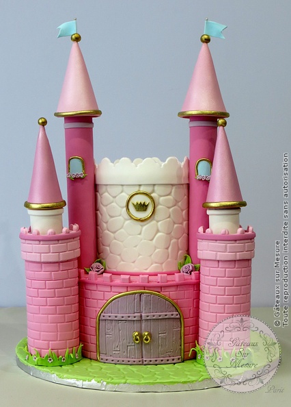 Cake Design - Château de princesse - Gâteaux sur Mesure Paris - atelier enfant, atelier pâte à sucre, cake design, cake design Paris, chateau, ecole cake design, formation cake design, formation professionnelle, France, gateau d'anniversaire, gateau design, gateau personnalisé, gateau sur mesure, gateaux spectaculaires, or, Paris, patisseries decoratives, princesse