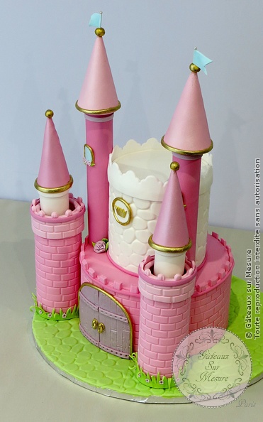 Cake Design - Château de princesse - Gâteaux sur Mesure Paris - atelier enfant, atelier pâte à sucre, cake design, cake design Paris, chateau, ecole cake design, formation cake design, formation professionnelle, France, gateau d'anniversaire, gateau design, gateau personnalisé, gateau sur mesure, gateaux spectaculaires, or, Paris, patisseries decoratives, princesse