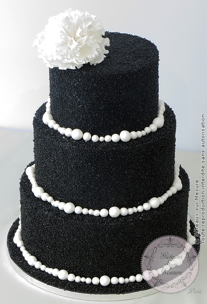 Cake Design - Wedding Cake Noir et Blanc - Gâteaux sur Mesure Paris - atelier pâte à sucre, cake design, cake design Paris, ecole cake design, fleurs en sucre, formation cake design, formation professionnelle, France, gateau design, gateau personnalisé, gateau sur commande, gateau sur mesure, gateaux spectaculaires, mariage, Paris, patisseries decoratives, pièce montée, pivoine, wedding cake