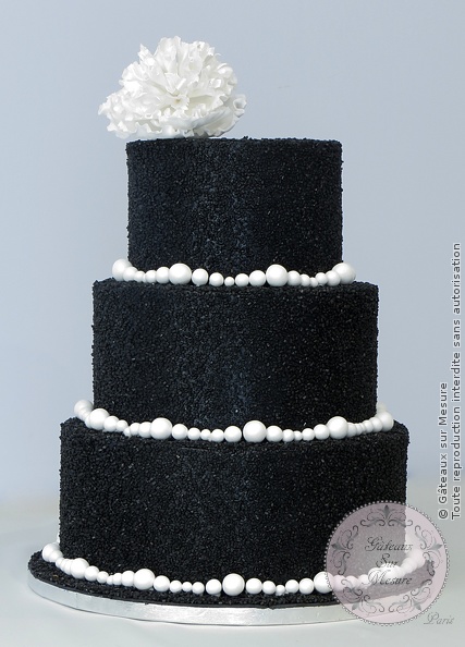 Cake Design - Wedding Cake Noir et Blanc - Gâteaux sur Mesure Paris - atelier pâte à sucre, cake design, cake design Paris, ecole cake design, fleurs en sucre, formation cake design, formation professionnelle, France, gateau design, gateau personnalisé, gateau sur commande, gateau sur mesure, gateaux spectaculaires, mariage, Paris, patisseries decoratives, pièce montée, pivoine, wedding cake