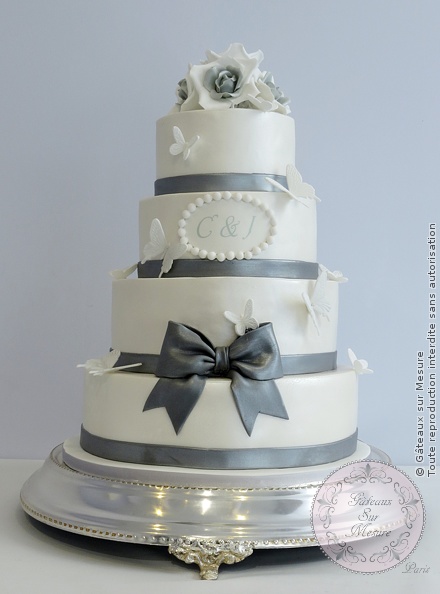 Cake Design - Wedding Cake Blanc et Argent - Gâteaux sur Mesure Paris - cake design, cake design Paris, ecole cake design, formation cake design, formation professionnelle, France, gateau design, gateau personnalisé, gateau sur commande, gateau sur mesure, gateaux spectaculaires, mariage, noeud, Paris, pièce montée, rose en sucre, wedding cake