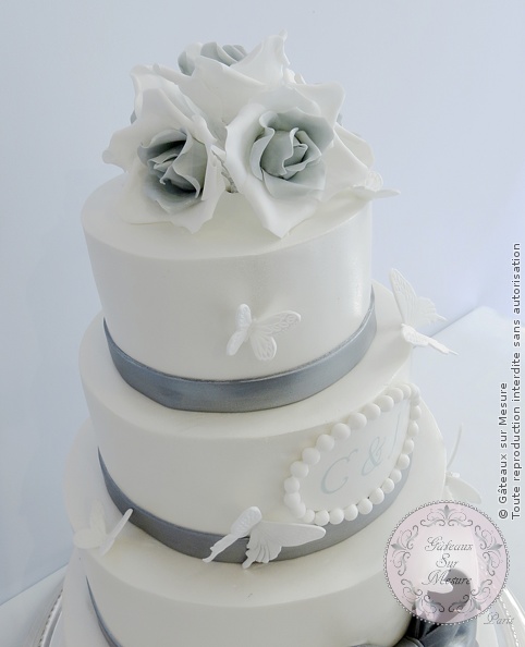 Cake Design - Wedding Cake Blanc et Argent - Gâteaux sur Mesure Paris - cake design, cake design Paris, ecole cake design, formation cake design, formation professionnelle, France, gateau design, gateau personnalisé, gateau sur commande, gateau sur mesure, gateaux spectaculaires, mariage, noeud, Paris, pièce montée, rose en sucre, wedding cake