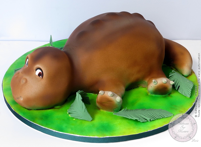 Cake Design - Gâteau Dinosaure - Gâteaux sur Mesure Paris - cake design, cake design Paris, dinosaure, ecole cake design, formation cake design, formation professionnelle, France, gateau 3D, gateau d'anniversaire, gateau design, gateau original, gateaux spectaculaires, Paris