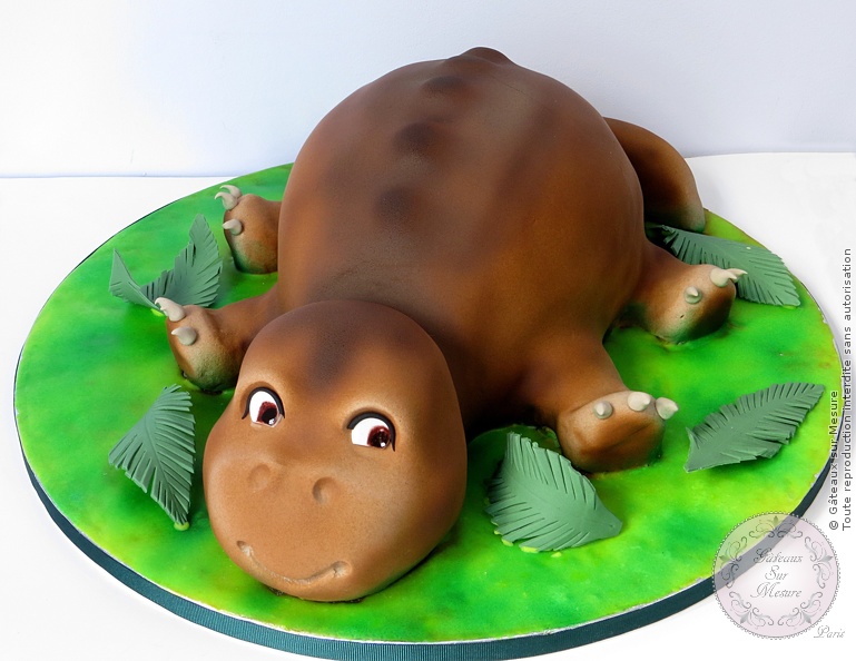 Cake Design - Gâteau Dinosaure - Gâteaux sur Mesure Paris - cake design, cake design Paris, dinosaure, ecole cake design, formation cake design, formation professionnelle, France, gateau 3D, gateau d'anniversaire, gateau design, gateau original, gateaux spectaculaires, Paris