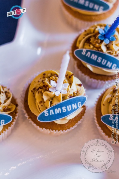 Cake Design - Cupcakes pour l'anniversaire de Samsung - Gâteaux sur Mesure Paris - amandes, anniversaire, cake design, cake design Paris, chocolat, cupcakes, ecole cake design, formation professionnelle, framboise, France, gateaux spectaculaires, griottes, noix de coco, Paris, samsung