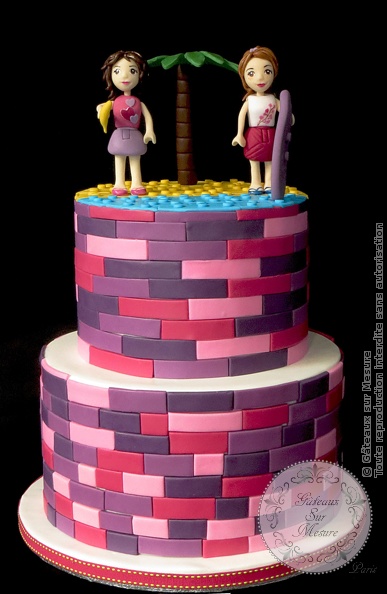 Cake Design - Gâteau Lego Friends à la plage - Gâteaux sur Mesure Paris - anniversaire, atelier pâte à sucre, cake design, cake design Paris, ecole cake design, formation cake design, formation professionnelle, France, gateau original, gateau pate a sucre, gateau personnalisé, gateaux spectaculaires, lego friends, Paris, wedding cake