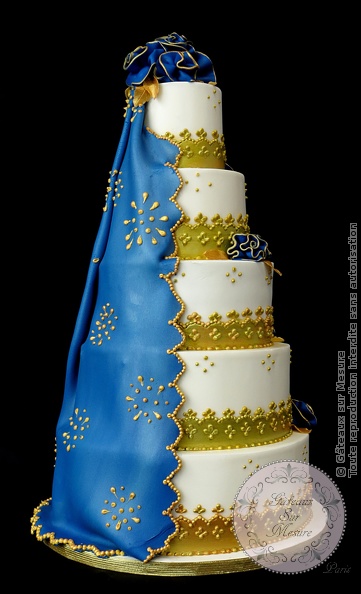 Cake Design - Pièce montée style Indien - Gâteaux sur Mesure Paris - bollywood, cake design, cake design Paris, ecole cake design, formation, formation cake design, formation professionnelle, France, gateaux spectaculaires, glace royale, gold, indian, or, Paris, wedding cake