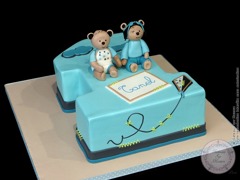 Cake Design - Premier anniversaire  Oscar et Lazare  - Gâteaux sur Mesure Paris - cake design, cake design Paris, ecole cake design, formation professionnelle, France, gateaux spectaculaires, Lazare, modelage, Osacr, ourson, Paris, patisserie, premier annivesaire