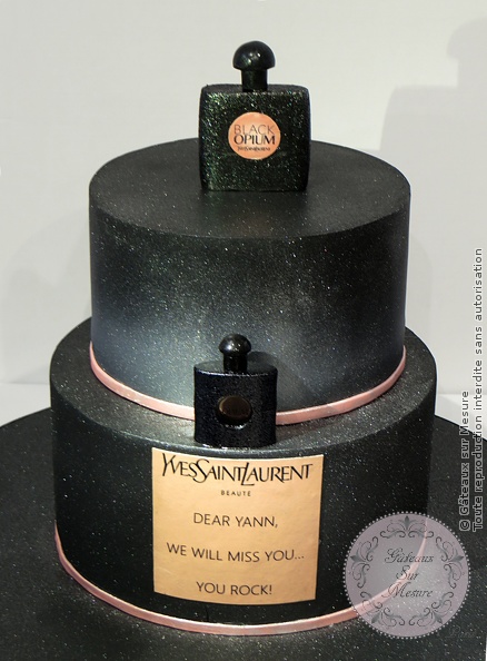 Cake Design - Black Opium Yves Saint Laurent - Gâteaux sur Mesure Paris - cake design, cake design Paris, ecole cake design, formation, formation cake design, formation professionnelle, France, gateau design, gateau original, gateau personnalisé, gateau sur mesure, gateaux spectaculaires, luxe, Paris, wedding cake