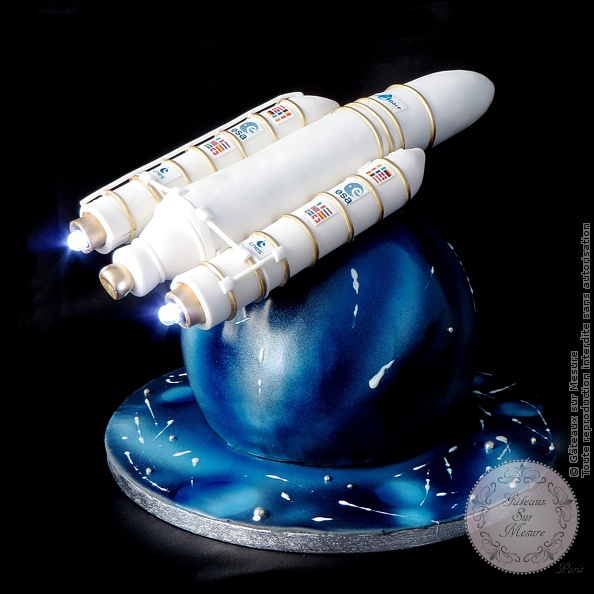 Cake Design - Ariane 5 - Gâteaux sur Mesure Paris - Ariane 5, cake design, cake design Paris, ecole cake design, espace, formation professionnelle, France, gateau 3D, gateau design, gateau personnalisé, gateau sur mesure, Paris<br />
<b>Warning</b>: Undefined array key