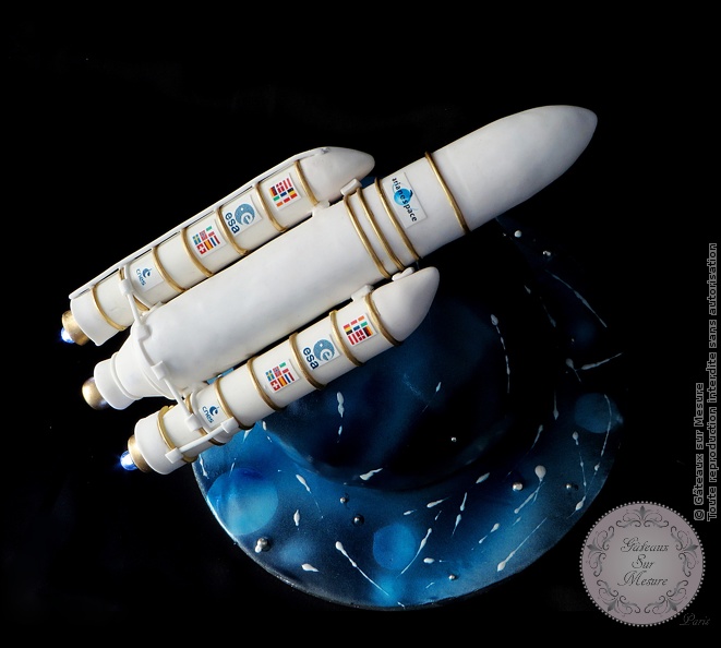 Cake Design - Ariane 5 - Gâteaux sur Mesure Paris - Ariane 5, cake design, cake design Paris, ecole cake design, espace, formation professionnelle, France, gateau 3D, gateau design, gateau personnalisé, gateau sur mesure, Paris