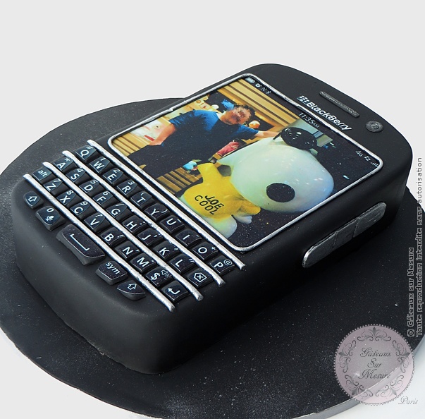 Cake Design - Blackberry Q10 - Gâteaux sur Mesure Paris - cake design, cake design Paris, ecole cake design, formation professionnelle, France, gateau 3D, gateau original, gateau personnalisé, gateau sur mesure, gateaux spectaculaires, Paris, portable gateau, téléphone