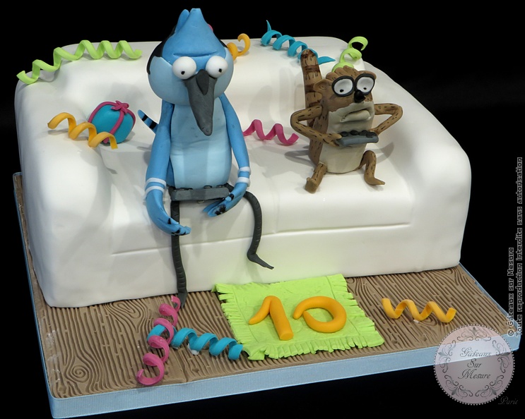 Cake Design - Gâteau Regular Show avec Mordecai et  Rigby - Gâteaux sur Mesure Paris - 3D, cake decorating, cake design, cake designer, canapé, ecole cake design, formation professionnelle, France, gateau 3D, gateau design, gateau rigolo, gateaux spectaculaires, Paris, regular show