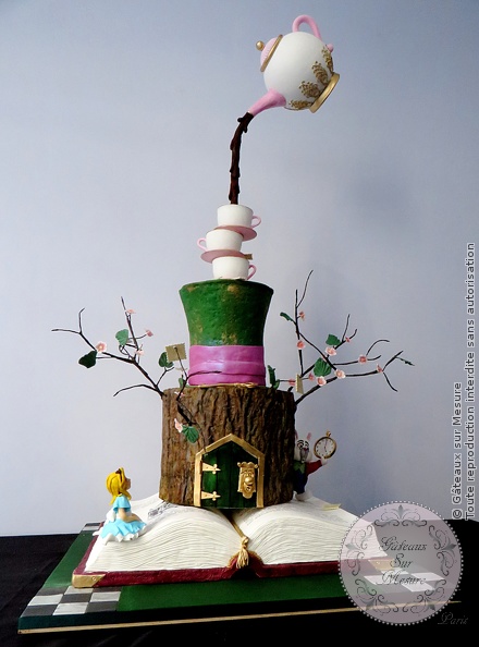 Cake Design - Alice au Pays des Merveilles - Gâteaux sur Mesure Paris Cake Design - Alice au Pays des Merveilles - Gâteaux sur Mesure Paris - 3D, alice au pays des merveilles, alice in wonderland, cake, cake decorating, cake design, cake design Paris, cake design school, cakesdecor daily top 3, cakesdecor editor's choice, chapelier, ecole cake design, formation professionnelle, France, gateau design, gravity, Paris