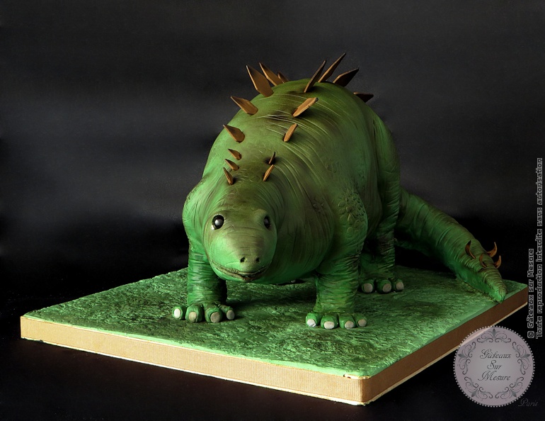 Cake Design - Gâteau Stégosaure - Gâteaux sur Mesure Paris - cake design, cake design course, cake design training, dinosaure, ecole cake design, Ecole de Cake Design de Paris, formation, formation cake design, formation professionnelle, France, gateau 3D, gateau design, gateau personnalisé, luxe, Paris, pate a sucre