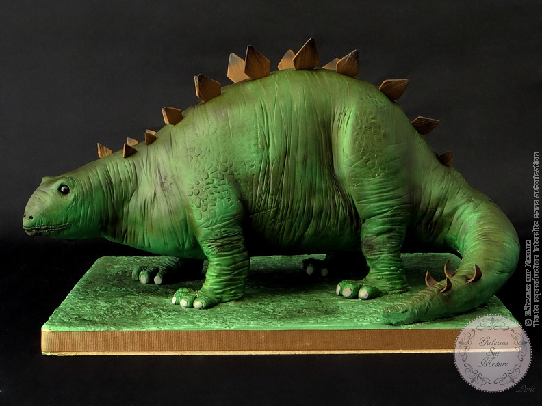 Cake Design - Gâteau Stégosaure - Gâteaux sur Mesure Paris - cake design, dinosaure, ecole cake design, formation, formation cake design, formation professionnelle, France, gateau 3D, gateau design, gateau personnalisé, luxe, Paris, pate a sucre