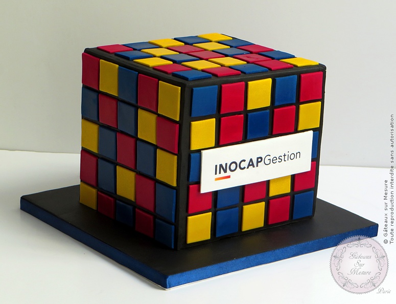 Cake Design - Rubik's cube - Gâteaux sur Mesure Paris - cake, formation cake design, formation professionnelle, gateau carré, gateau d'enreprise, gateau personnalisé, gateauxsurmesure, inocap, Paris, rubik's cube