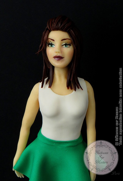 Cake Design - Jeune fille - Gâteaux sur Mesure Paris - atelier modelage, cake design Paris, cakedesign, choclate, chocolat à modeler, chocolat plastique, formation cake design, formation professionnelle, modelage, modeling chocolate, modelling, Paris