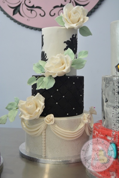 Cake Design - Formation Wedding Cake 5 jours - Gâteaux sur Mesure Paris - cakedesign, fleurs en sucre, formatin cake design, formation, formation professionnelle, gateau pate a sucre, pate a sucre, roses, wedding, wedding cake