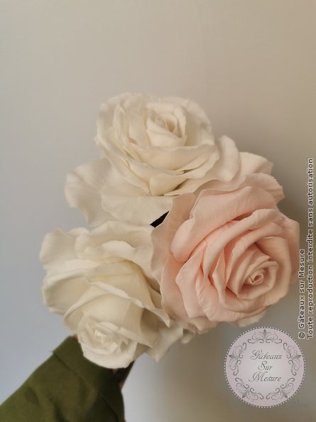 Cake Design - Fleurs en sucre - Gâteaux sur Mesure Paris - fleurs, fleurs en sucre, formation, formation cake design, pate flexible, pivoine, pivoine en sucre, rose, rose en sucre, sugarart, sugarpeony