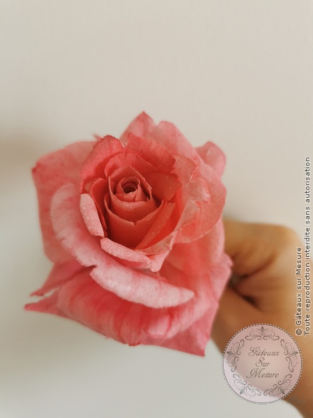 Cake Design - Rose en wafer paper - Gâteaux sur Mesure Paris - cakedesign, ecolecakedesign, fleurs, fleurs comestibles, formation, waferpaper