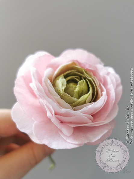 Cake Design - Fleurs en Wafer Paper - Gâteaux sur Mesure Paris - cakedesign, ecolecakedesign, fleurs, fleurs en sucre, formation, formationintegrale, gateau, Paris, patisserie, waferpaper