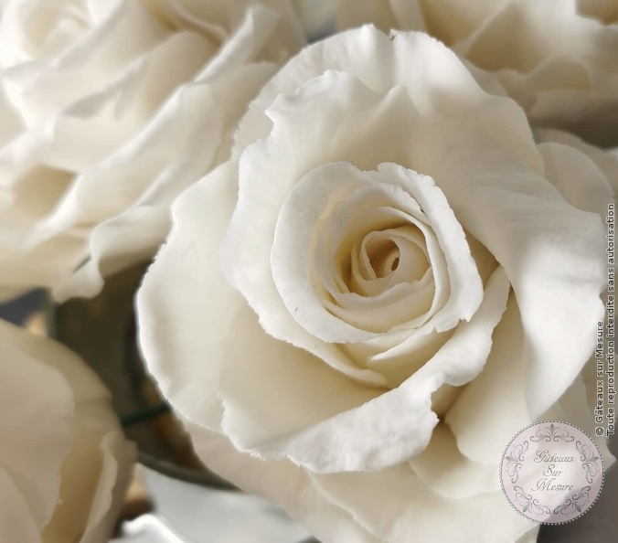 Cake Design - Initiation au cake design - Gâteaux sur Mesure Paris - cake design course, cake design training, cakedesign, Ecole de Cake Design de Paris, fleurs, fleurs en sucre, formation, formation cake design, formationintegrale, France, gateau, Paris, patisserie, weddingcake