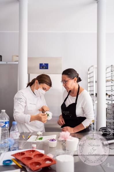 Cake Design - Formation Fleurs en Sucre - Gâteaux sur Mesure Paris - cakedesign, fleurs comestibles, fleurs en sucre, flowers, formation, formationprofessionnelle, patisserie, sugarflowers