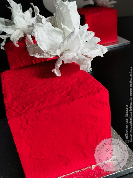 Cake Design - Gâteau carré moderne - Gâteaux sur Mesure Paris Cake Design - Gâteau carré moderne - Gâteaux sur Mesure Paris - cake design course, cake design training, cakedesign, ecdp, Ecole de Cake Design de Paris, ecoledecakedesigndeparis, formation, formation cake design, formationprofessionnelle, France, gateau carré, Paris, patisserie
