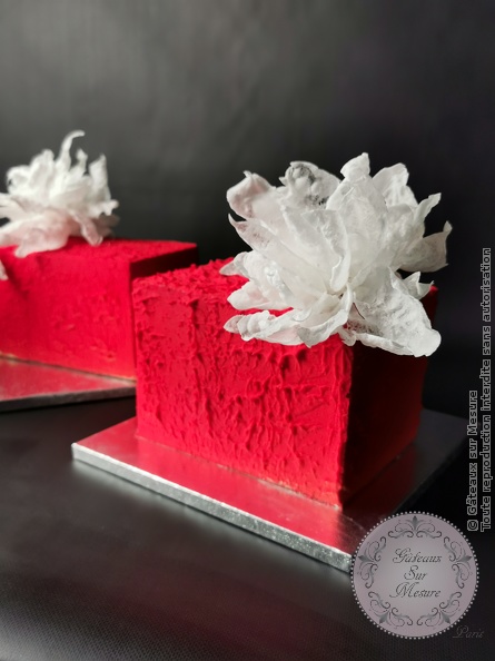 Cake Design - Gâteau carré moderne - Gâteaux sur Mesure Paris - cakedesign, ecdp, ecoledecakedesigndeparis, formation, formationprofessionnelle, gateau carré, Paris, patisserie