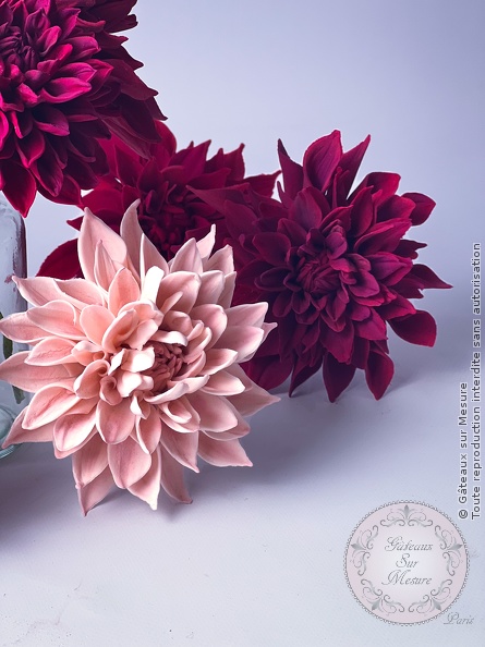 Cake Design - Fleurs en sucre - Gâteaux sur Mesure Paris - artisan, artisanat, biscuits, biscuits décorés, cakedesign, devenir cake designer, ecdp, fleurs en sucre, formatin cake design, formation, glace royale, patisserie, pièce montée, waferpaper, wedding cake